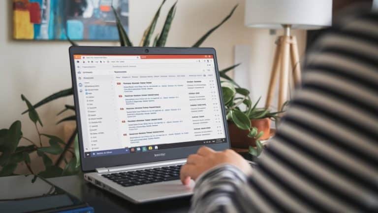Personne utilisant Gmail