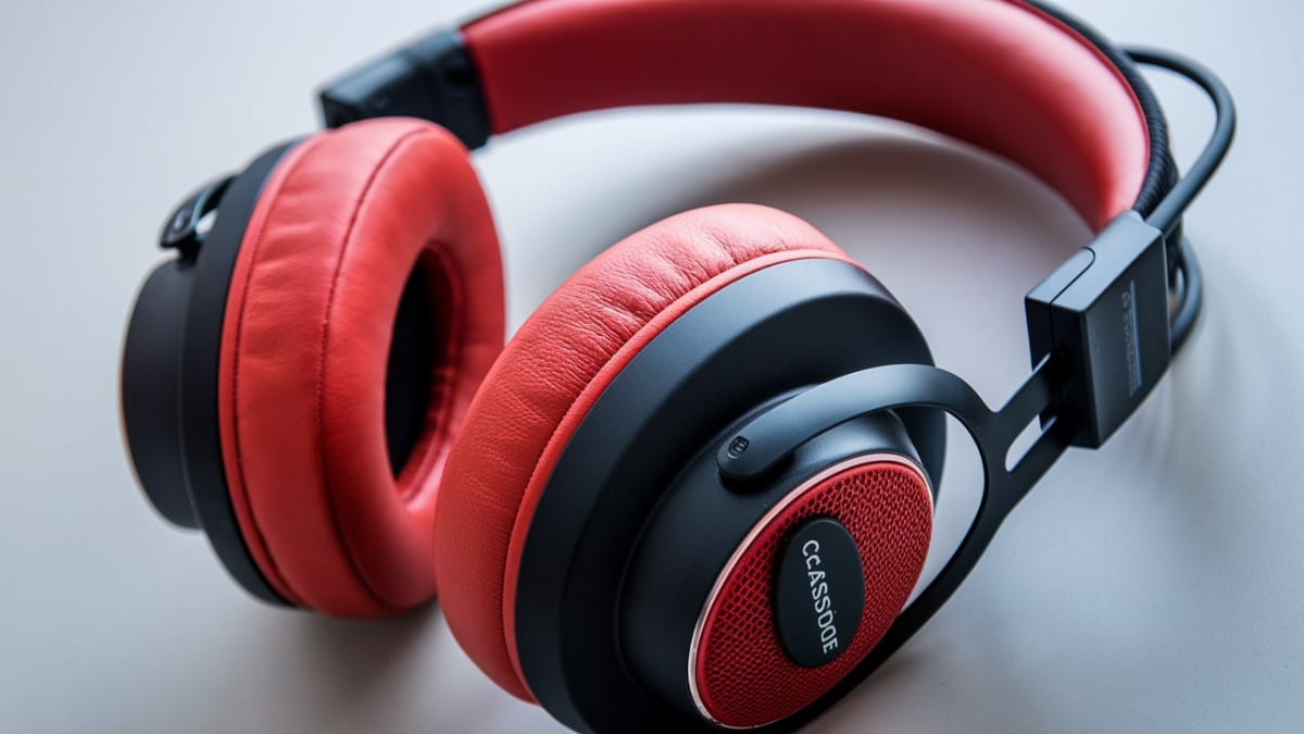 Casque audio rouge élégant