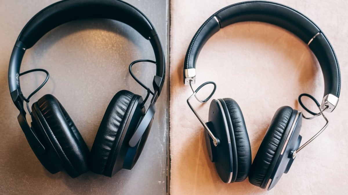 Deux casques audio comparés