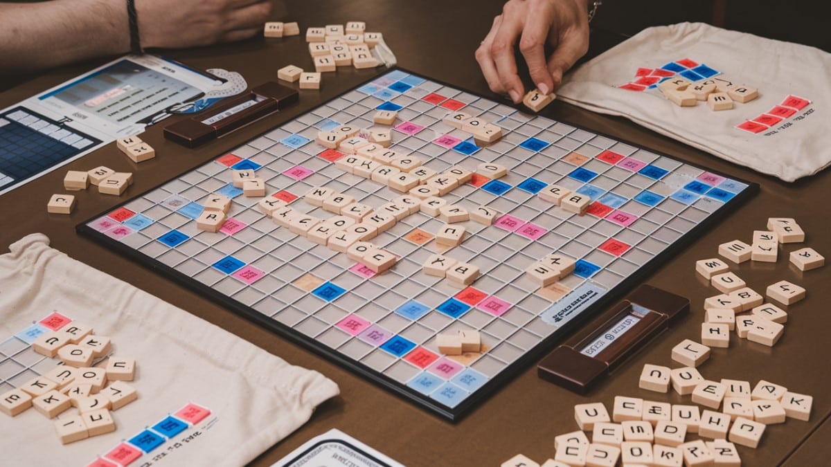 Jeu de Scrabble sur table