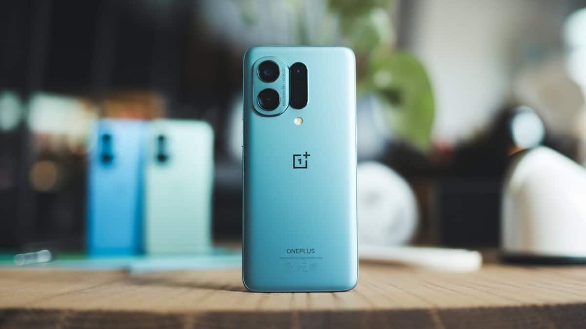 OnePlus smartphone bleu