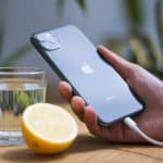 iPhone, citron et eau