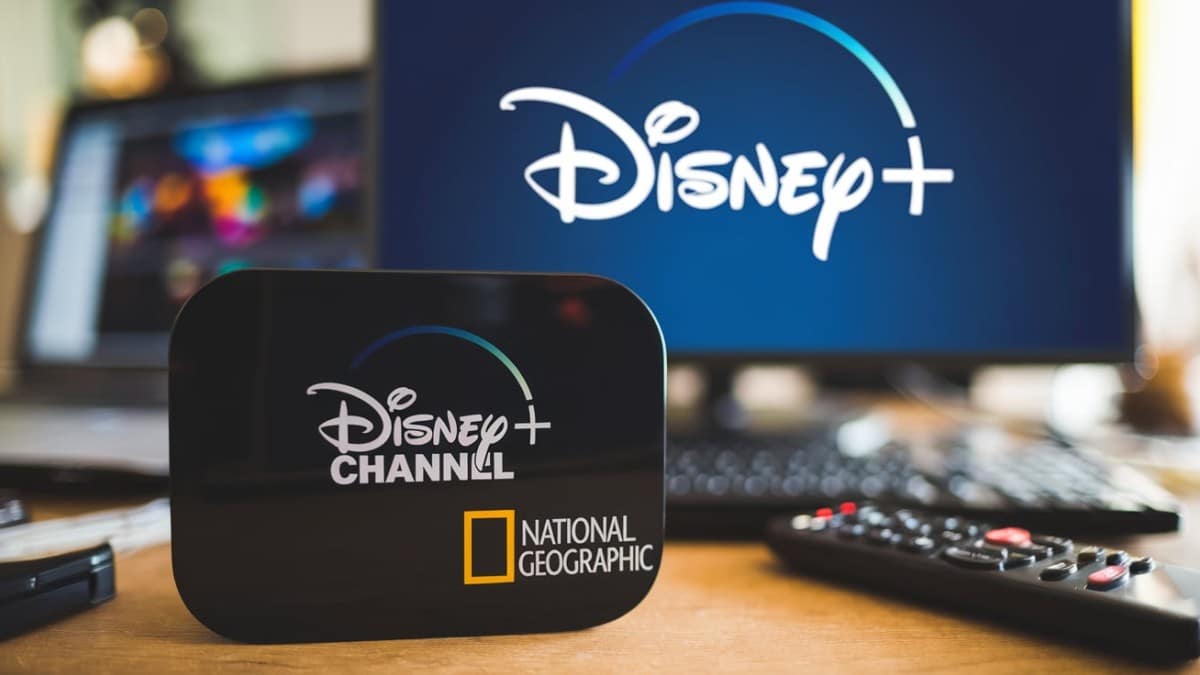 Plateforme Disney+ et télécommande