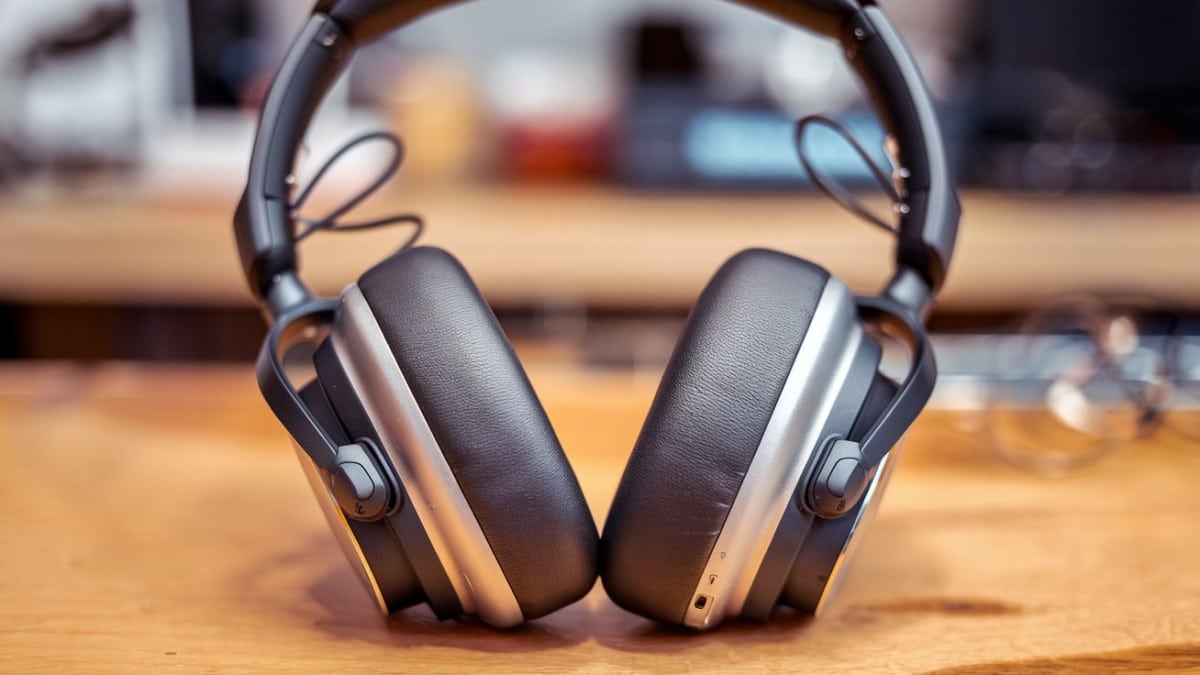 Casque audio noir et argent
